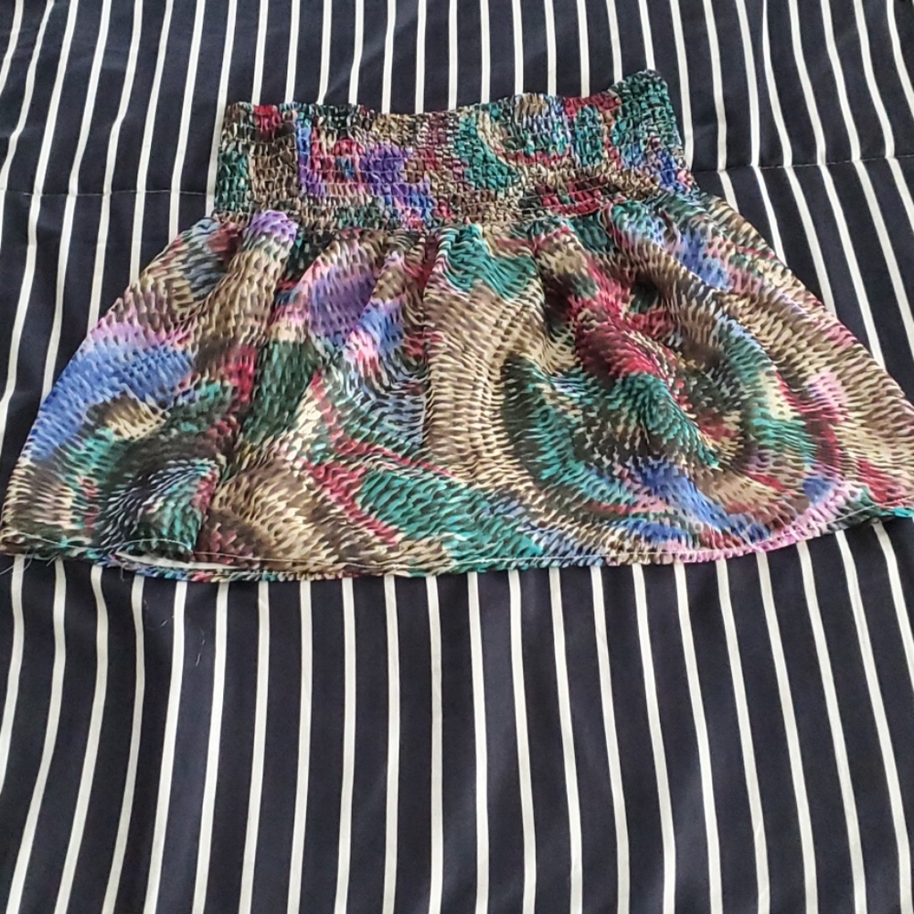 NWTS MILLAU SKIRT SIZE SMALL.